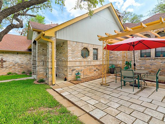 3rd image of 110 S Ridge Cir
