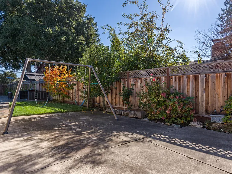107 Haight St — Photo 25