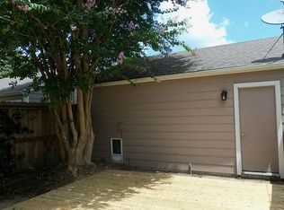17201 Saturn Ln, Houston, TX 77058