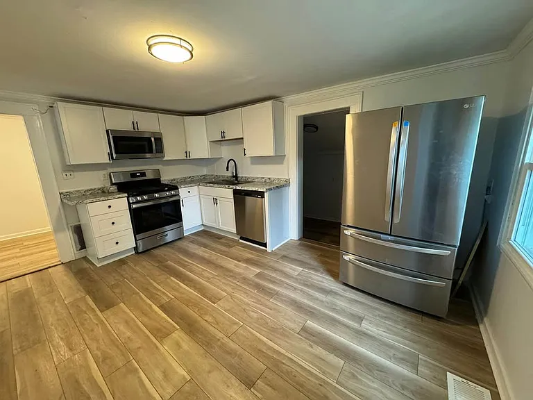 204-06 Sunset Ave #204 — Photo 16
