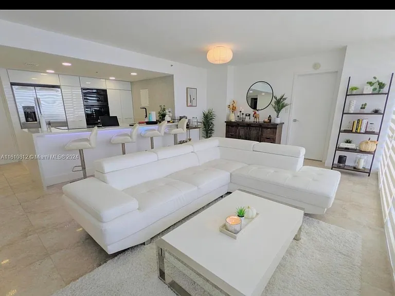 7601 E Treasure Dr #2121 — Photo 4