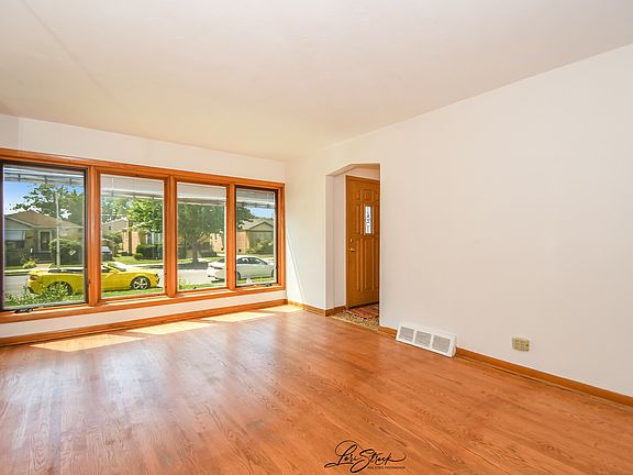 5th image of 5853 S Narragansett Ave