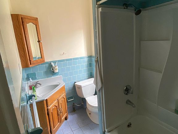 4th image of 25 Vine Ave #1
