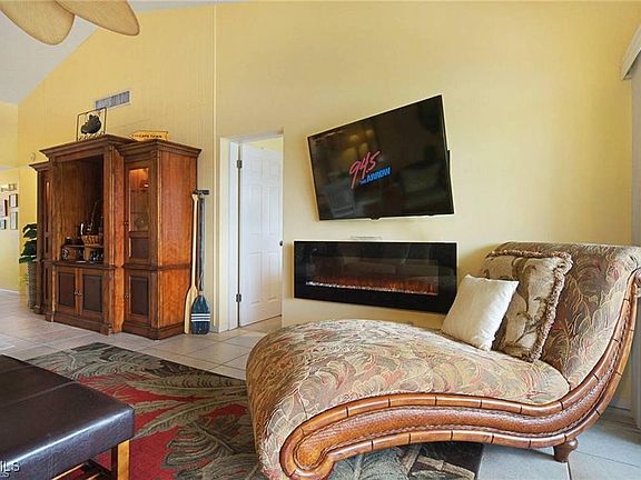 5th image of 4613 SE 5th Ave APT 203