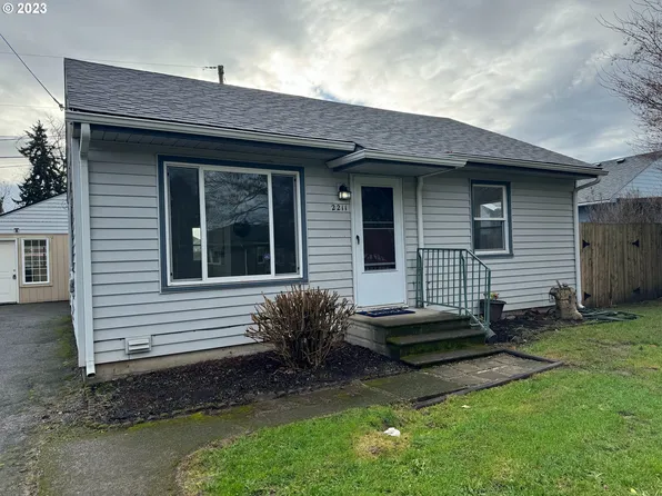 2211 W 28th St, Vancouver, WA 98660