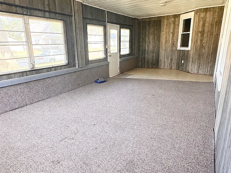 670 N Walnut St — Photo 14