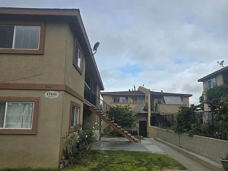 17441 Koledo Ln in Huntington Beach — Photo 2