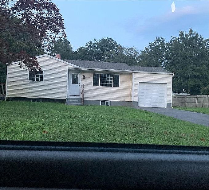 1st image of 939 Narragansett Ave