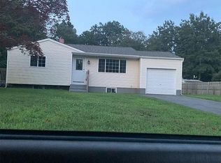 939 Narragansett Ave, East Patchogue, NY 11772