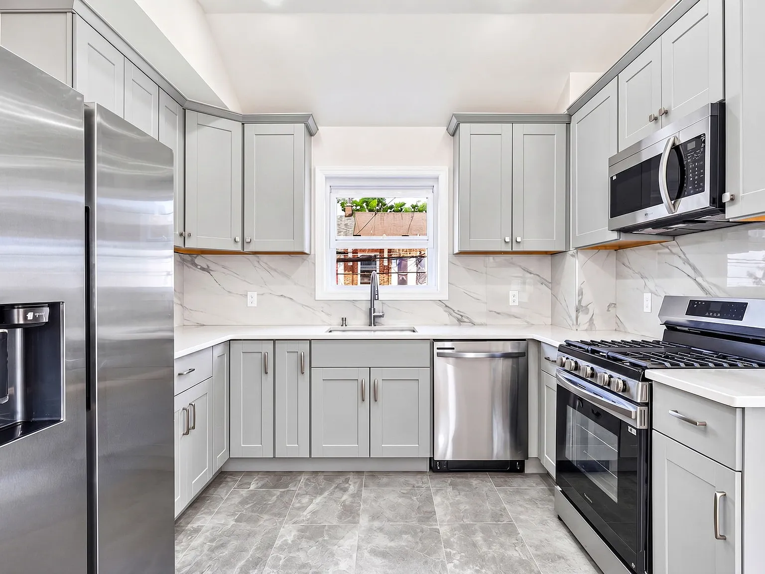 3 bed, $3,500 — Photo 4