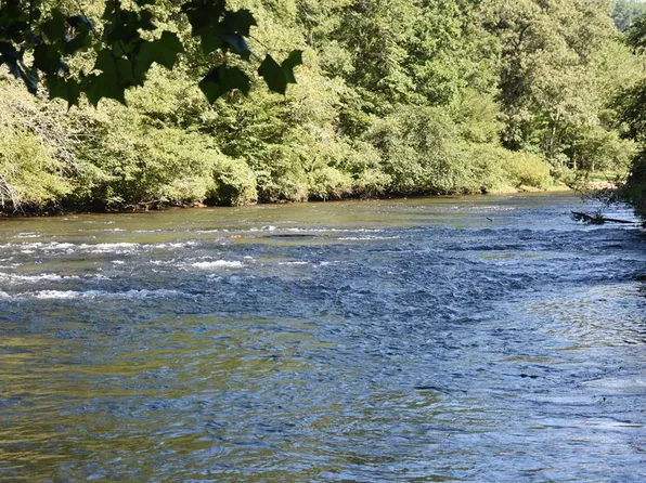 3 Riverbend Trl, Hayesville, NC 28904