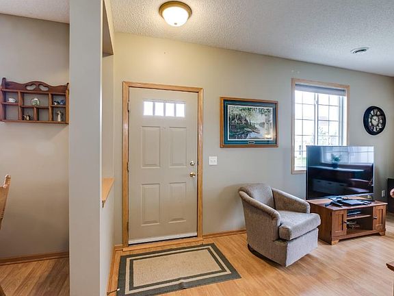 4th image of 381 Frederick Cir