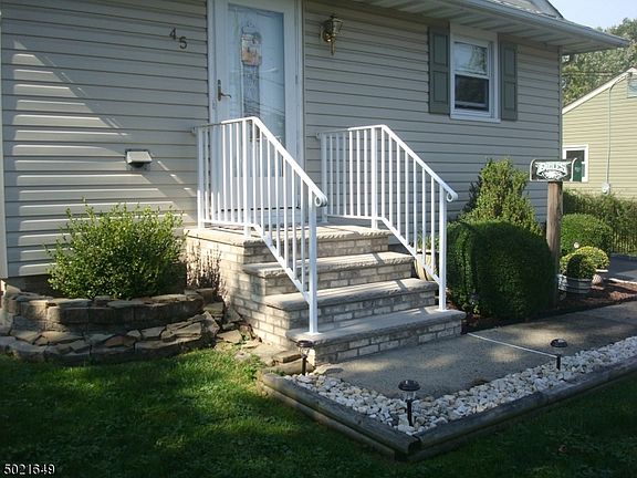 4th image of 45 No 19 Ave