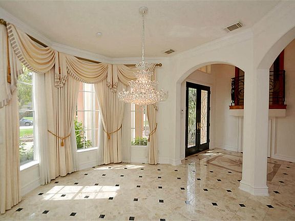 4th image of 2703 E Bainbridge Cir