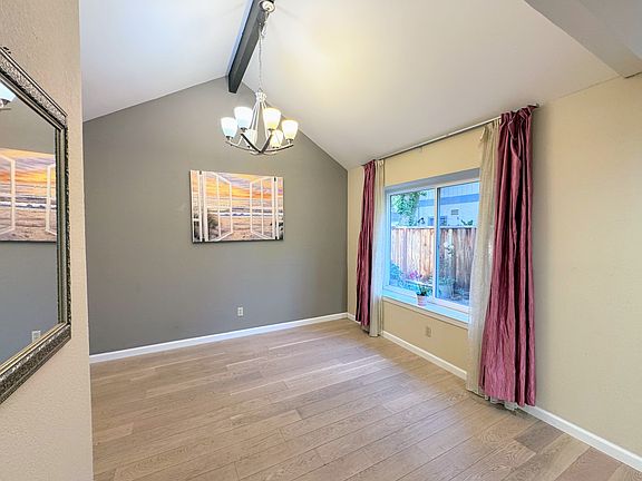 5th image of 411 Hogarth Ter