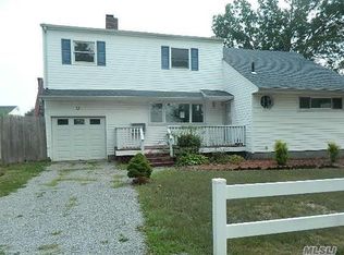 4 Cheryl Ln, North Babylon, NY 11703