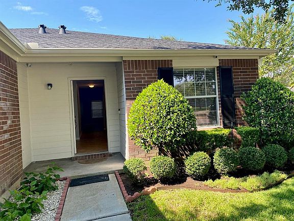 2nd image of 1902 Honeysuckle Dr