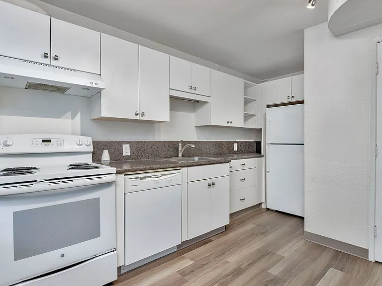 1 Bed 1 Bath in Prime NW District! — Photo 5