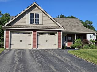 8 Chickadee Ln, Hampden, ME 04444