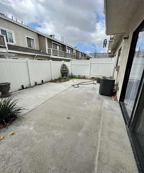 7893 Cerritos Ave — Photo 27