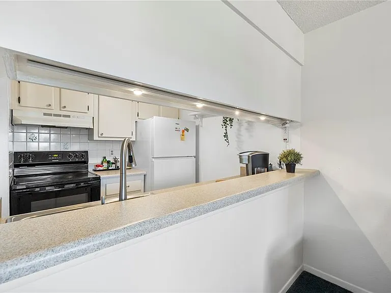 2525 W Bay Dr #C21 — Photo 11