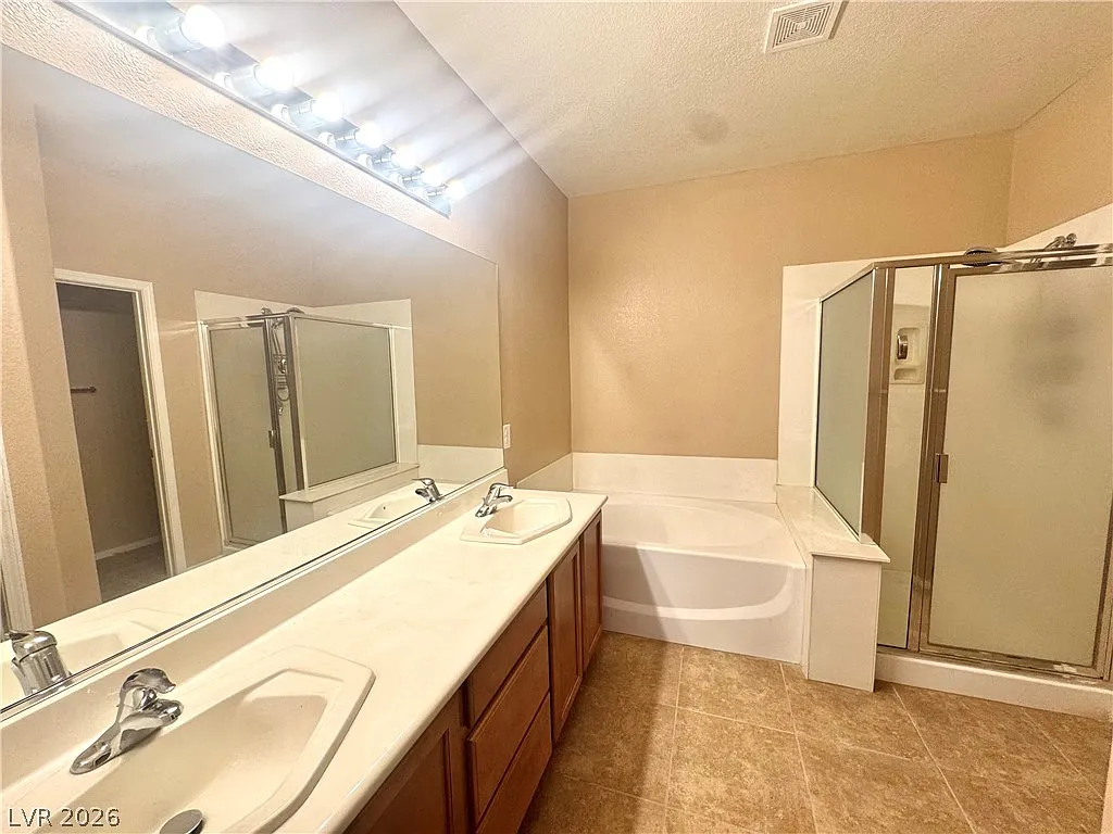 3 bed, 2.0 bath, 1471 sqft, $2,045 — Photo 4