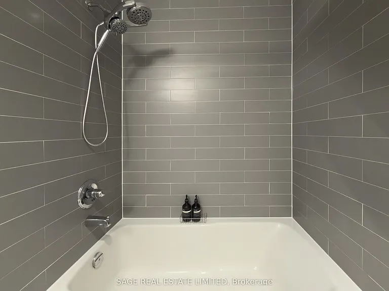 38 Niagara St #605 — Photo 5