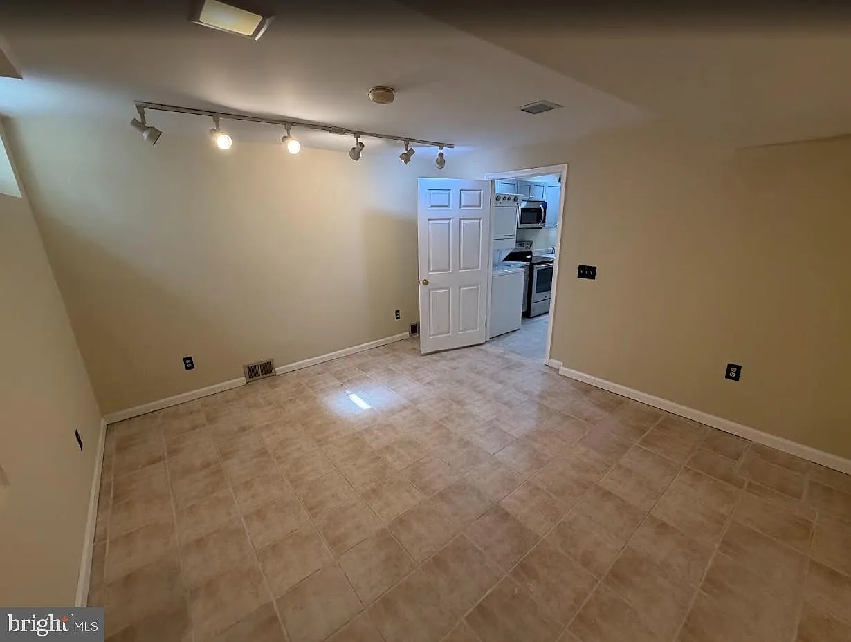 1 bed, 1016 sqft, $2,200 — Photo 4