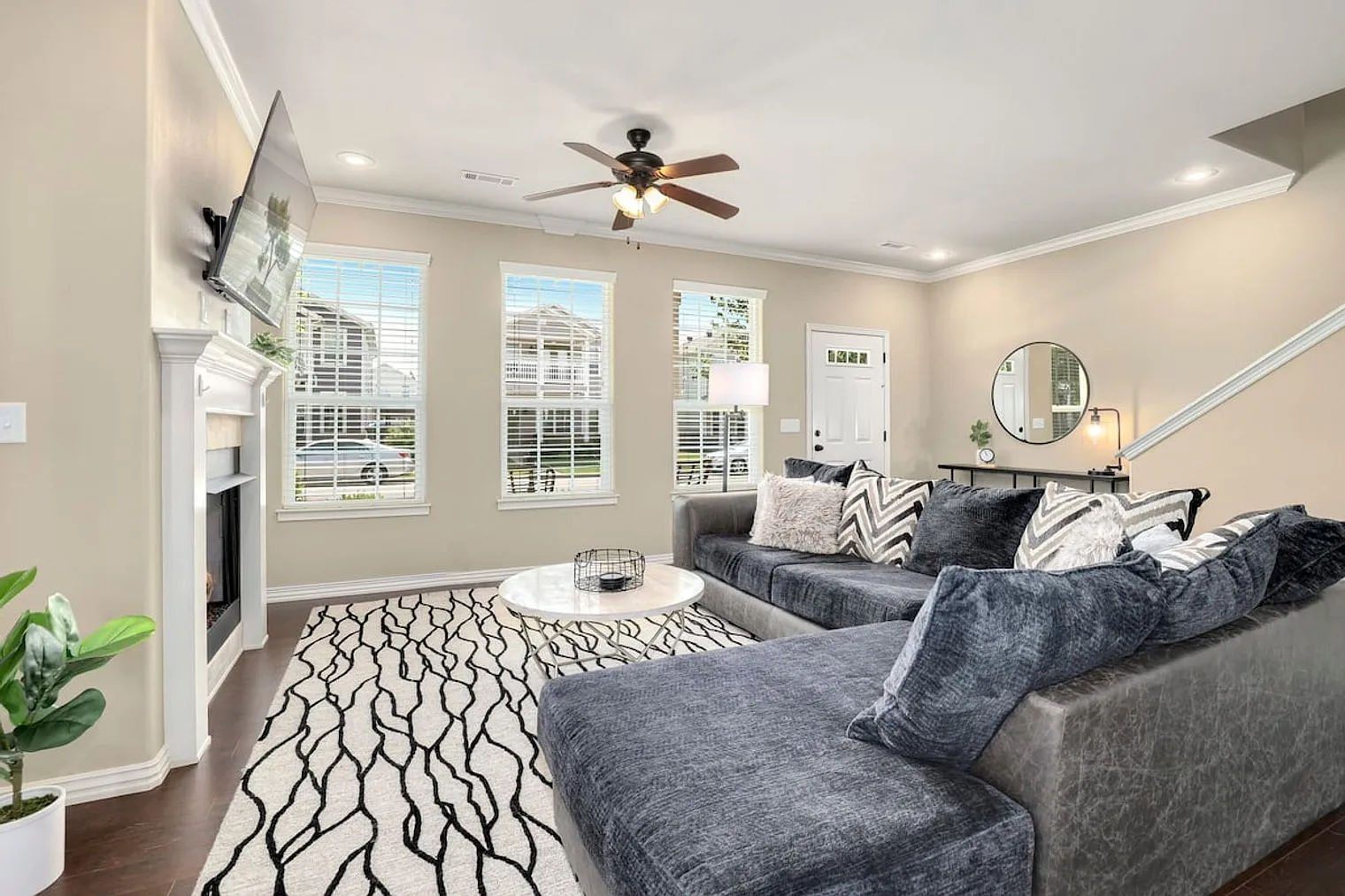 4 bed, 3.0 bath, 1969 sqft, $3,924 — Photo 1