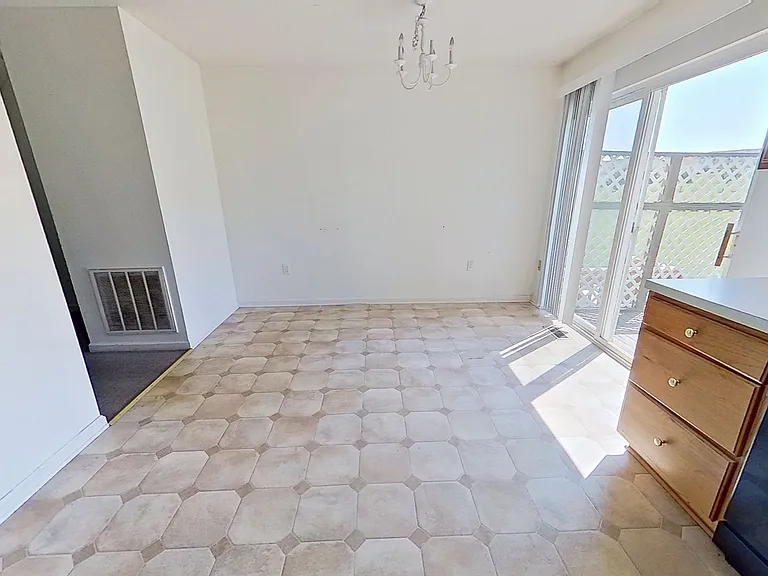 2858 Woodmont Dr — Photo 5