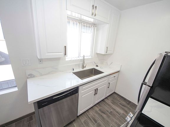 5th image of 1721-1725-1733 Purdue Ave #208