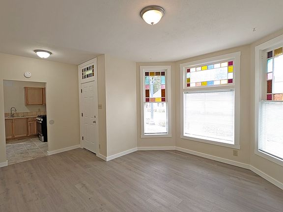 5th image of 868 SE Washington St APT 1