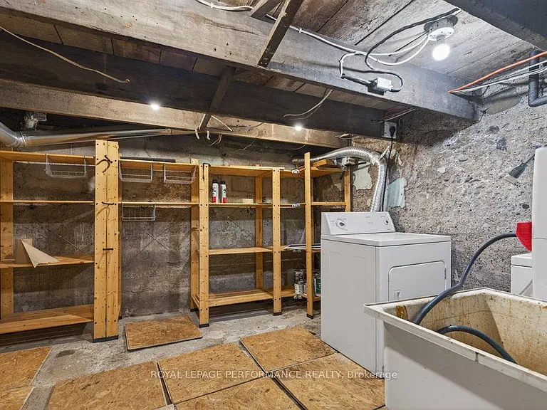 313 Lebreton St S — Photo 36