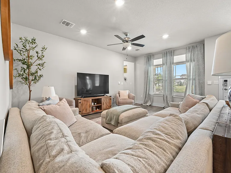 8400 Ausblick Ave — Photo 8