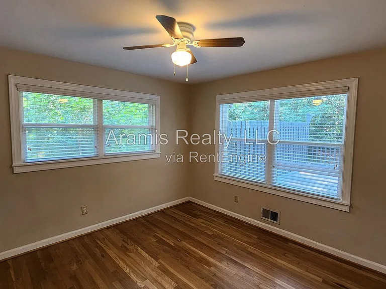 1032 Homewood Ct — Photo 6