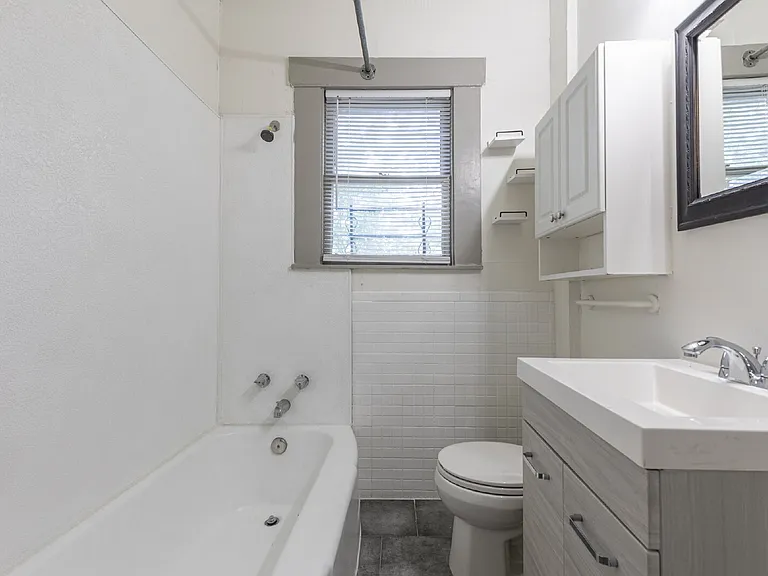 706 Canton — Photo 20