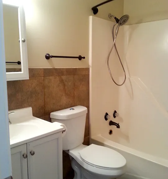 1733 Lawrence Ave — Photo 19
