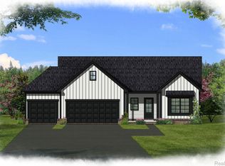 3415 Bathurst Ave, Rochester Hills, MI 48309