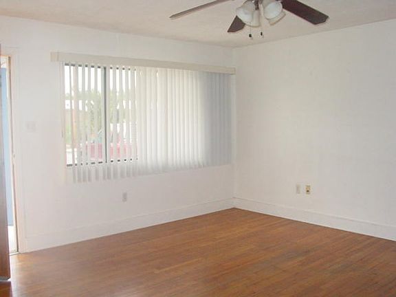 4th image of 818 Theresa Dr