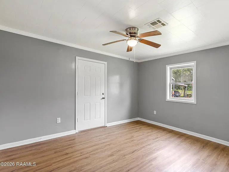 319 W Railroad Ave — Photo 8