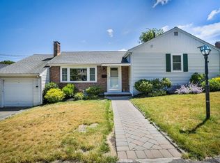 11 Badger Cir, Milton, MA 02186