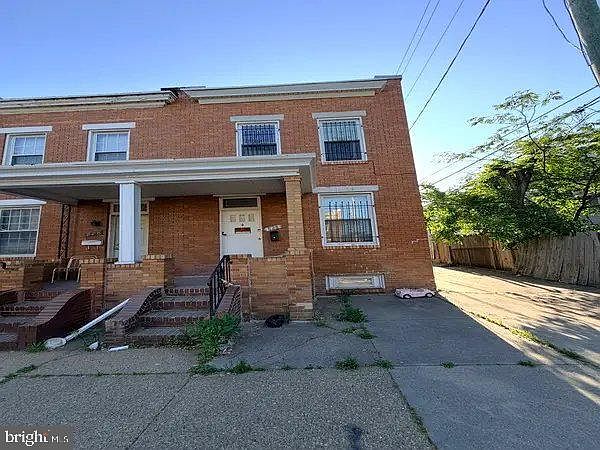 1st image of 528 N Bouldin St