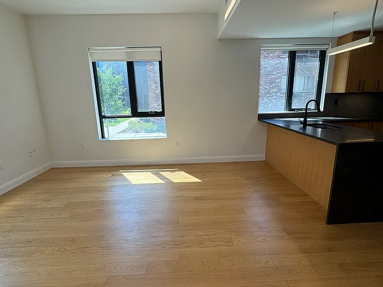 87 Gardner St — Photo 2