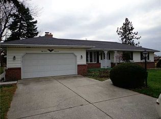 5736 Starr Ave, Oregon, OH 43616