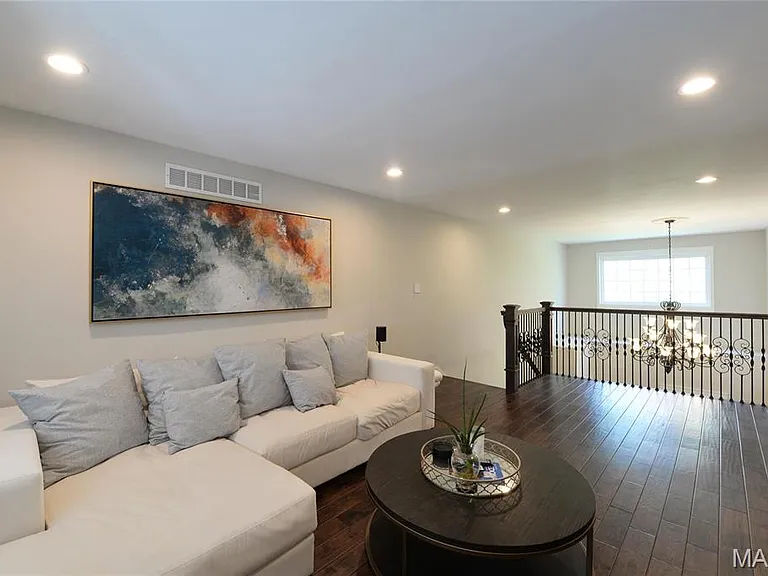 1306 S Geyer Rd — Photo 11