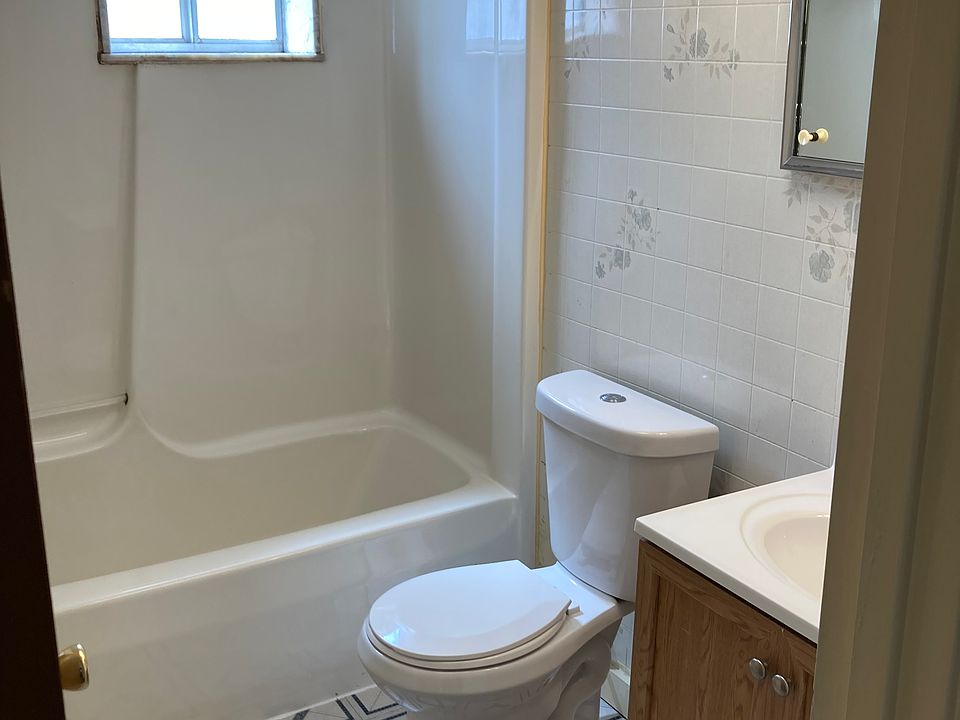 2nd image of 615 W Main St #1-B