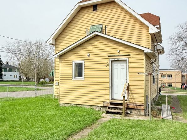 563 Cedar Ave, Sharon, PA 16146