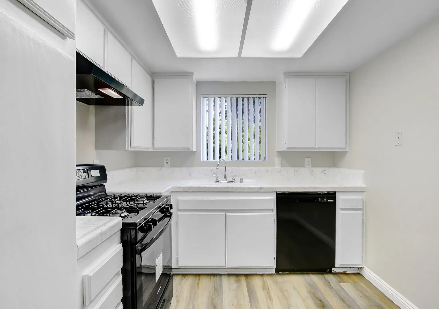 1746 S Sunflower Ave. — Photo 3