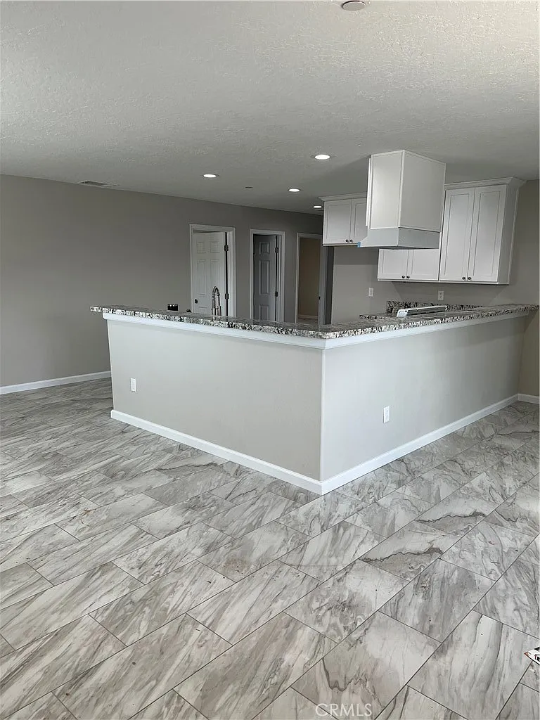 Building Photo - 16550 Olive St #105