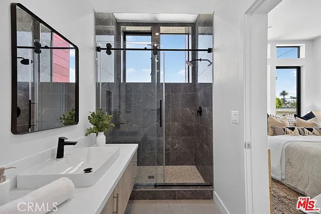 1204 N Orange Grove Ave — Photo 17